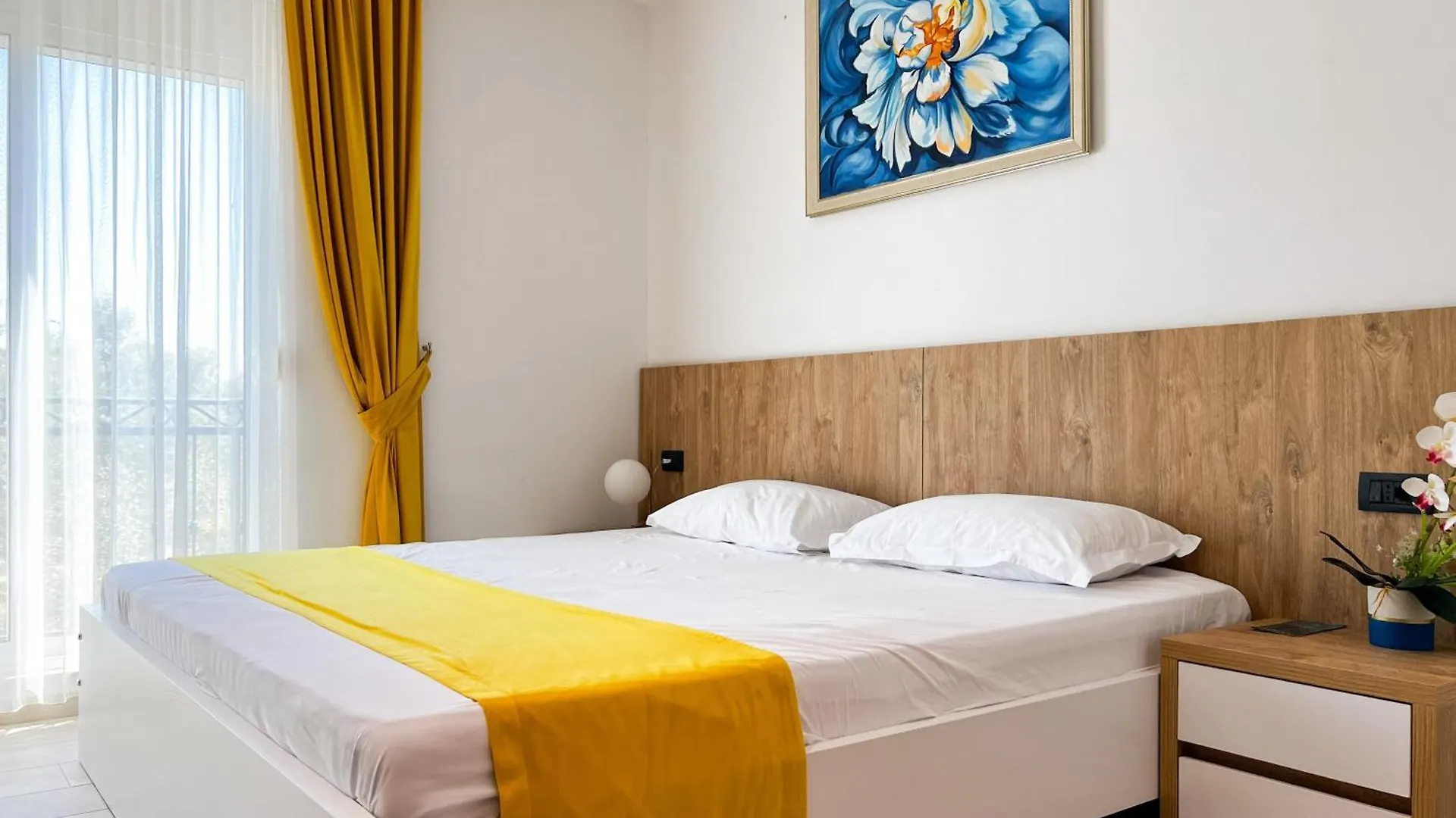 Jata Crown Hotel Tirana 3*,