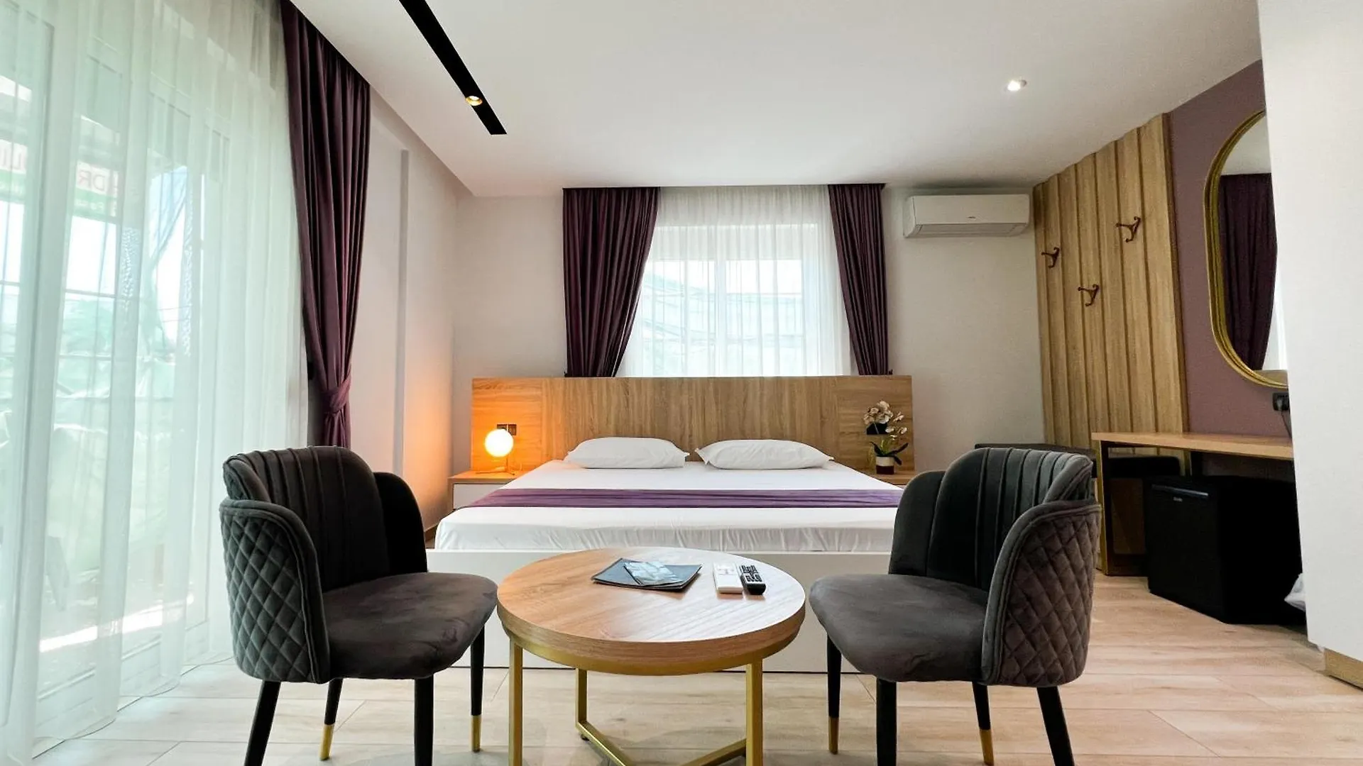 Jata Crown Hotel Tirana 3*,