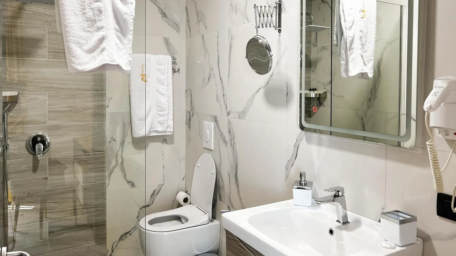 Jata Crown Hotel Tirana