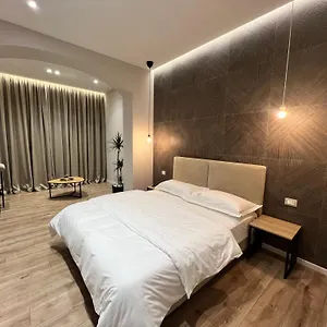 Otel Enzo & Blloku, Tiran